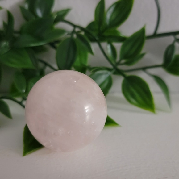 Rose Quartz sphere - Picture 2 of 6